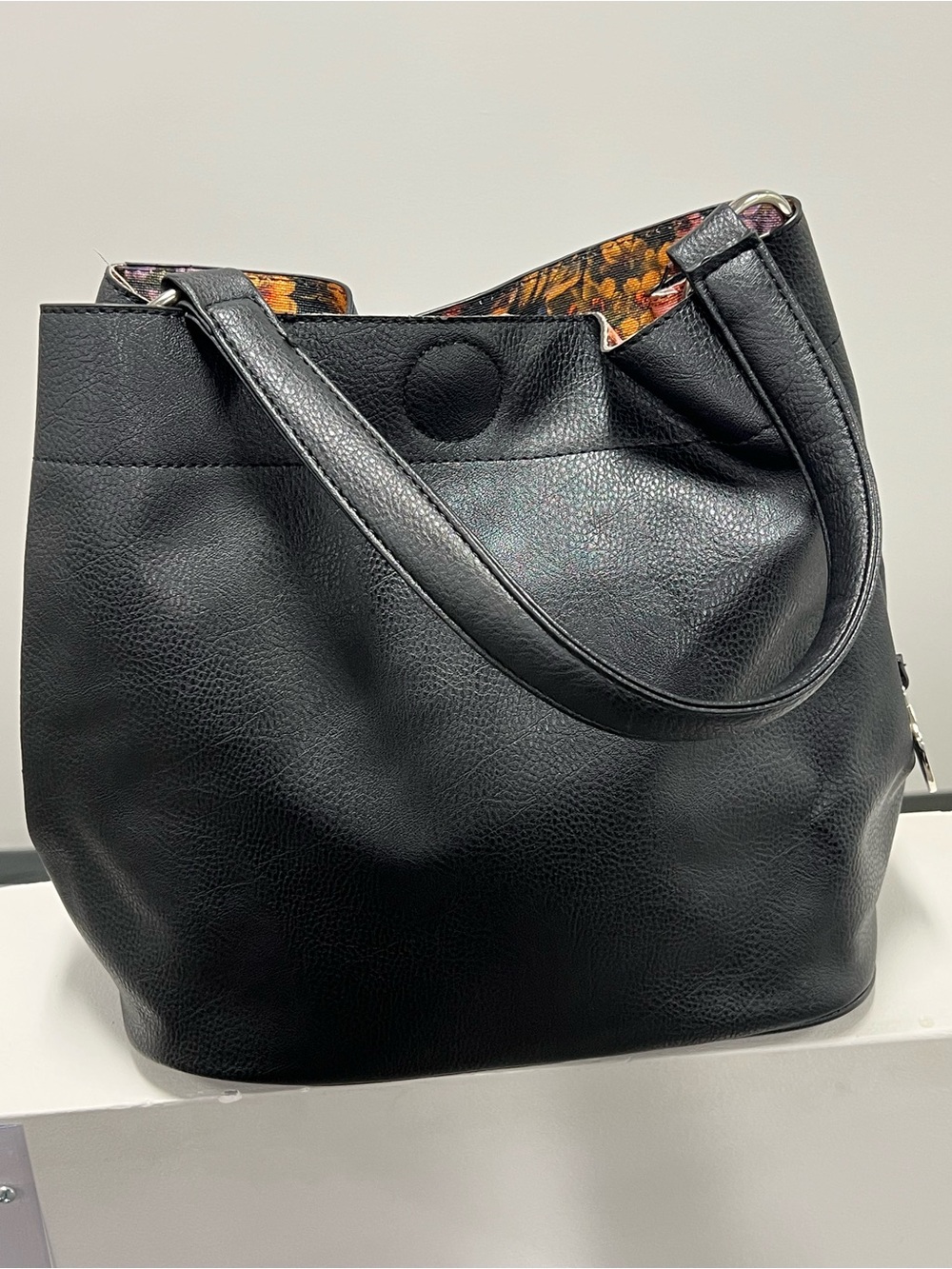 Carlos Santana Black Pebbled Leather Shoulder Bag - Picture 9 of 15